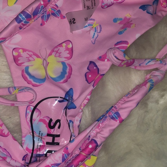 Bathing suits - Picture 6 of 7